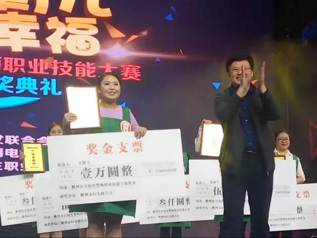 宝宝吐奶吐的不敢动,宝宝哭闹吐奶喘不过气