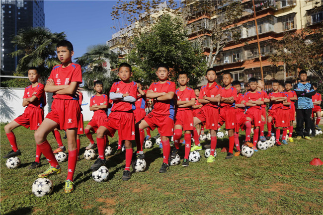 2016金果爱心公益诵读——华昌小学的足球健儿们来啦