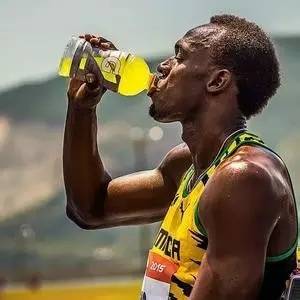 运动饮料对胃有害吗,运动饮料到底是什么