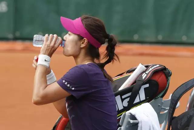 谁说天热不能骑行,天冷不适合打网球吗