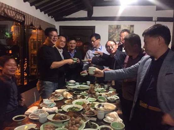 一头卖8万多，蹲马桶睡公寓的网易猪到底靠不靠谱？