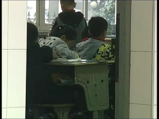 绍兴一老师打女童,郑州一小学体育校长扇学生耳光