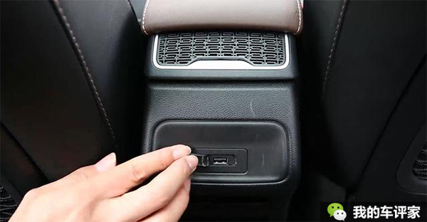 肯定成绩的同时认清自身差距,肯定优点指出不足提出希望