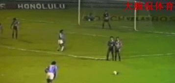 卡洛斯任意球弧线分析,任意球名场面卡洛斯