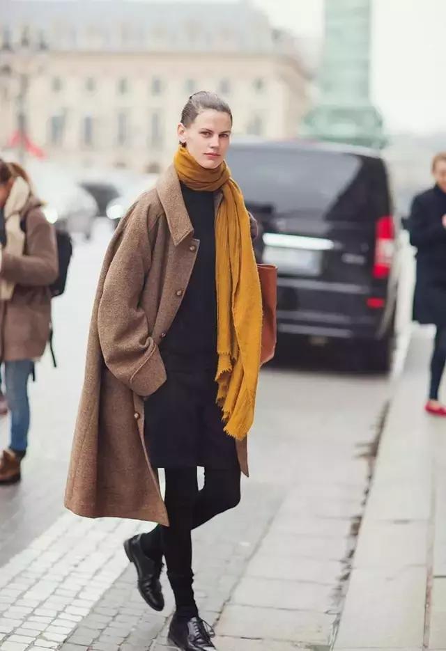 杨幂同款蓝色围巾,杨幂最新同款围巾