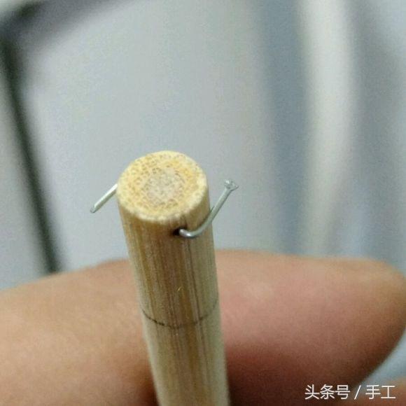 用箱子做能动的小机器人,用瓶子和盖子做机器人