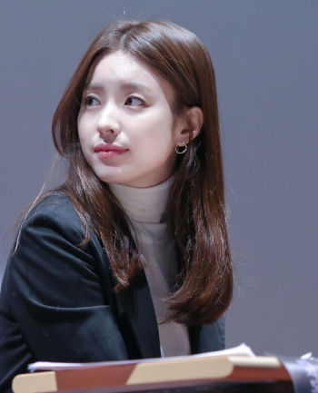 同学聚会穿啥显得年轻,冬天男朋友同学聚会穿什么衣服