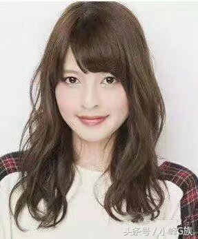 女生修饰大脸的发型,大脸女生适合的发型简约气质