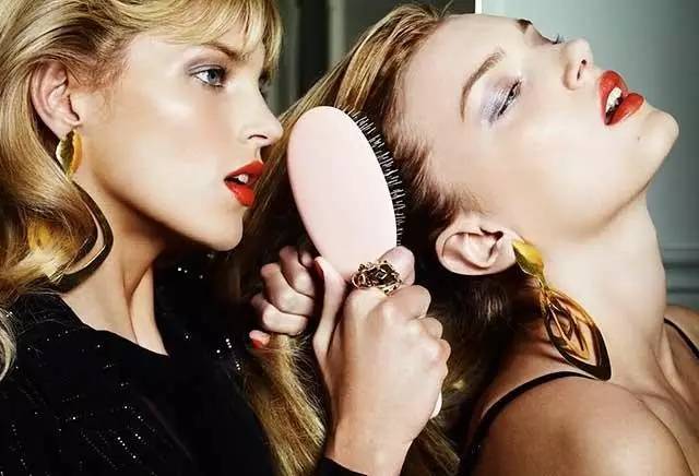 翻牌子｜岁月是支脱毛膏，用对梳子秒变“发海”