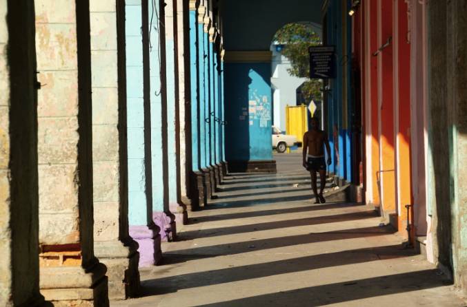 在古巴,1个人1个月只能有5个鸡蛋