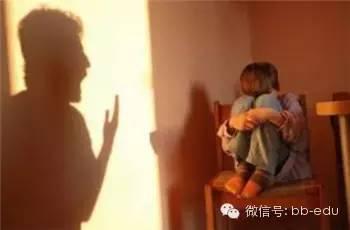 医生哭着给4岁女孩手术，取出体内芭比后，孩子的一句话让人心碎