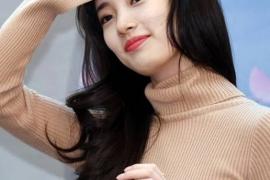 韩国“国民初恋”裴秀智高领毛衣穿出潮范