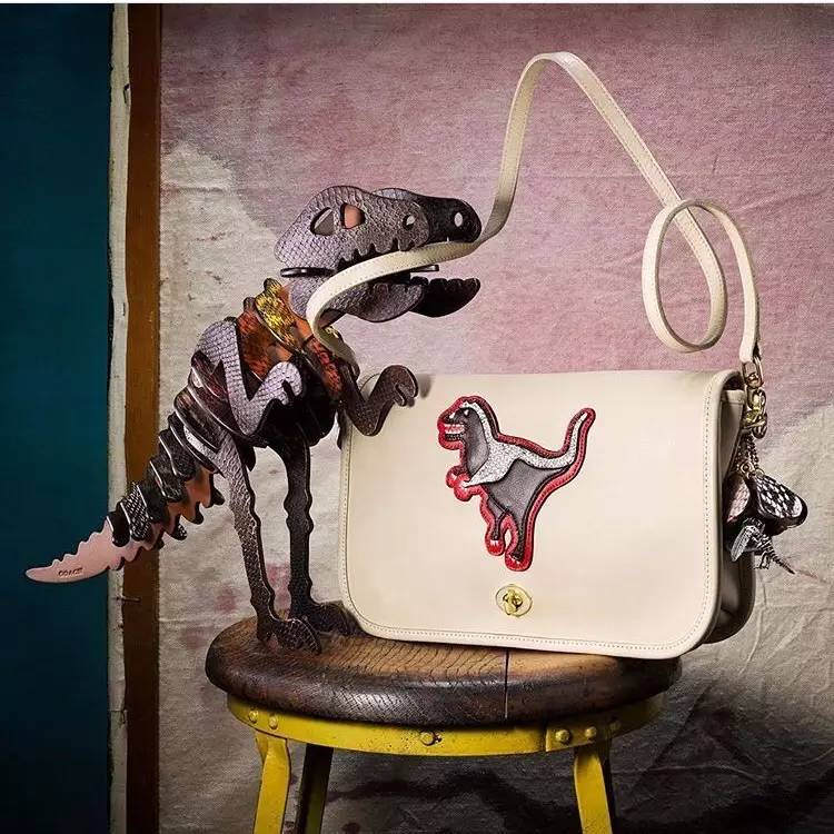 捂紧钱包不乱花,捂紧钱包勒紧裤腰过日子