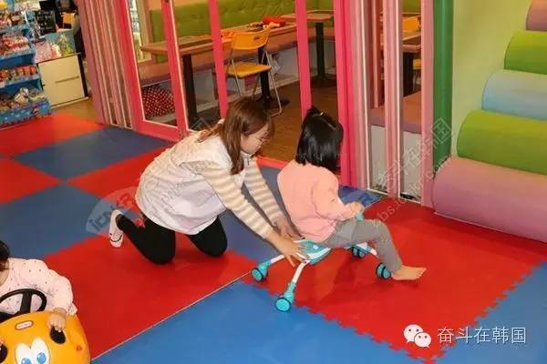 奋韩为孤儿院捐两千万韩币奶粉!用关爱温暖寒冬!