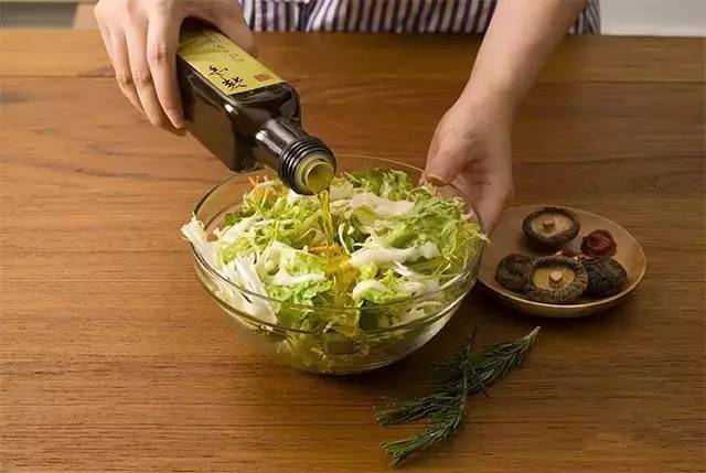 涨姿势up,特级初榨橄榄油太冷底下有结晶