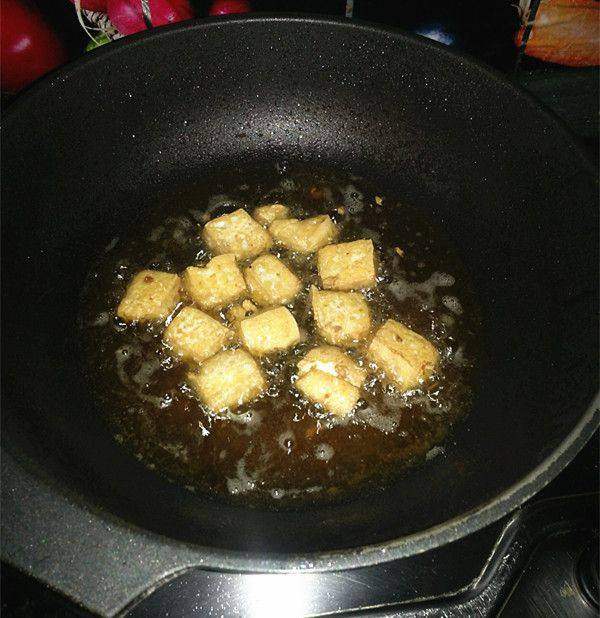 炸过鱼的油怎么处理不腥,炸过的油如何变清澈变香