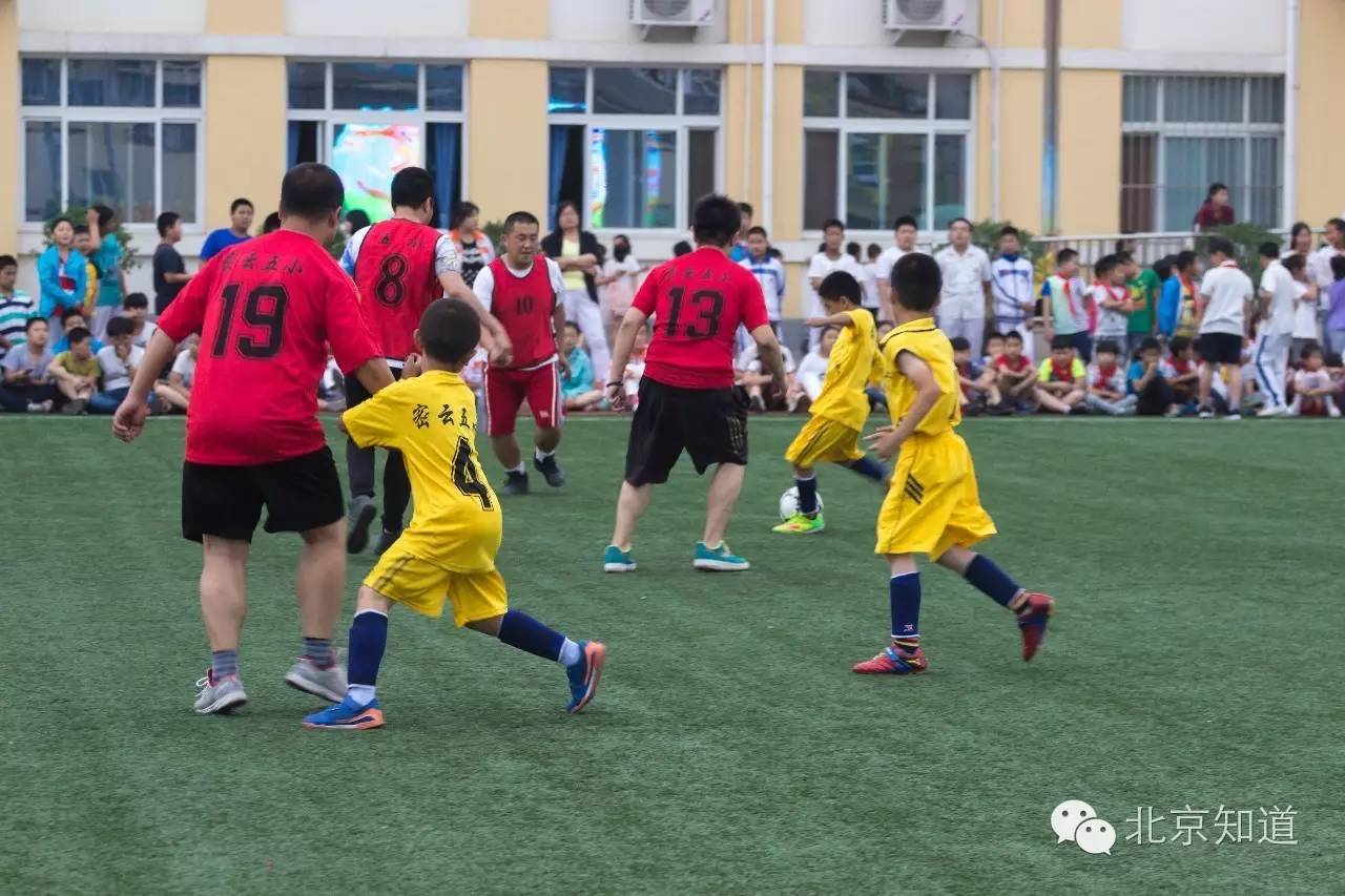 西班牙教练教中国学生踢球,西班牙足球外教