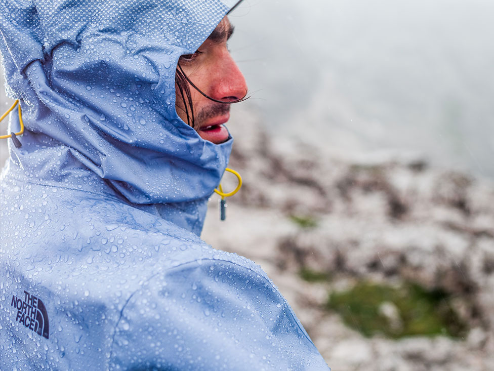 滑雪服品牌推荐单板,ak滑雪服什么品牌