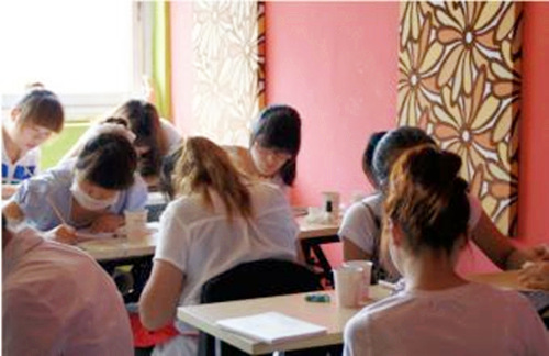 学美甲要多少时间才能学会,学美甲一般需要多久就能学会