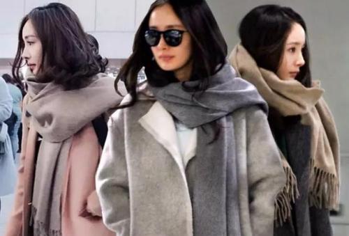 杨幂同款蓝色围巾,杨幂最新同款围巾