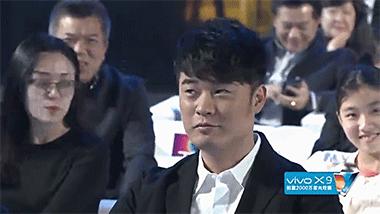 刘诗诗和吴奇隆上台领奖对视,陈赫吴奇隆