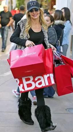 别再说鞋子没得配了,别再说雪地靴俗气了