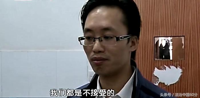 野蛮家长打老师称宝贝,广西学校孩子打老师