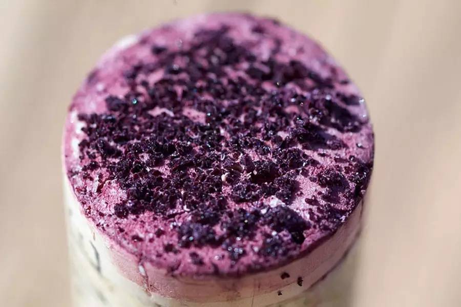 葡萄酒表面有红色渣渣,葡萄酒里面的渣子有害吗