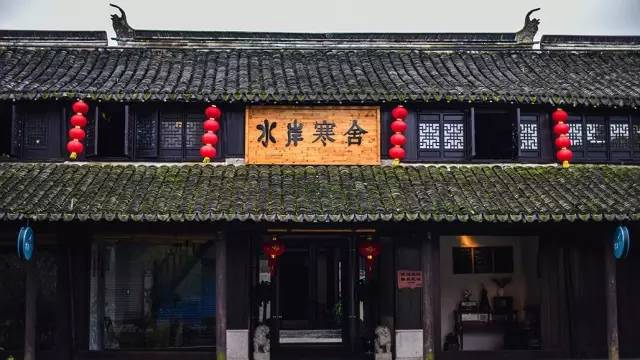 水没有故事，故而郑重其事