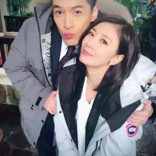 江疏影和戚薇的穿衣搭配,江疏影戚薇同款