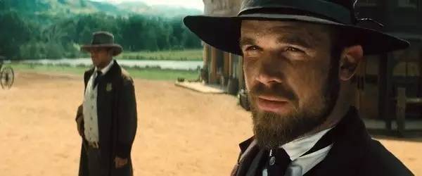 这部边看边吐的翻版《七武士》，最终还是让我燃起