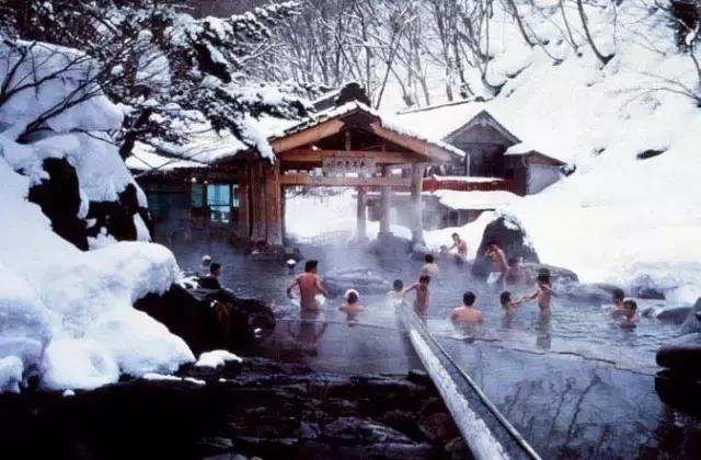 长知识健康养生,室外温泉冬天可以泡吗