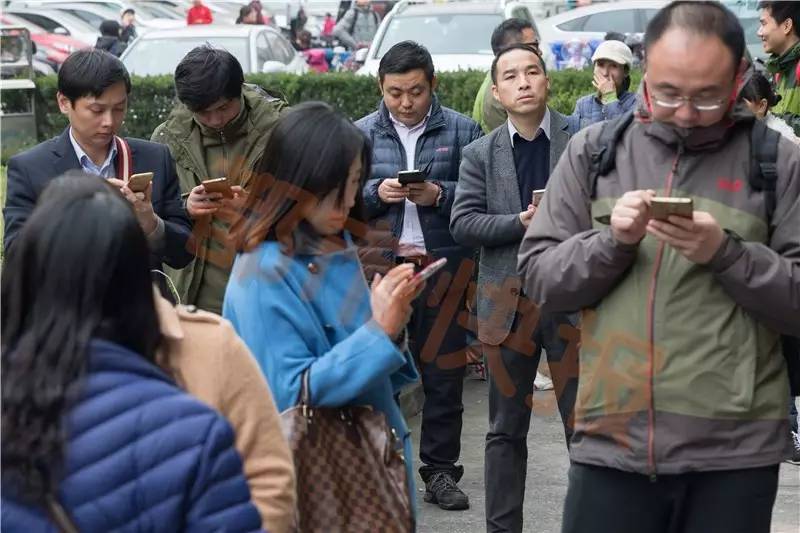 杭州两万中小学生周末“杀入”数学杯赛考场，据说只有1%的人才能借此敲开民办初中大门