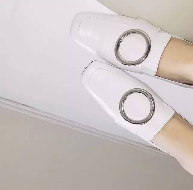 潮范十足的休闲鞋出行时尚两不误,盘点五款适合日常穿搭的时尚潮鞋