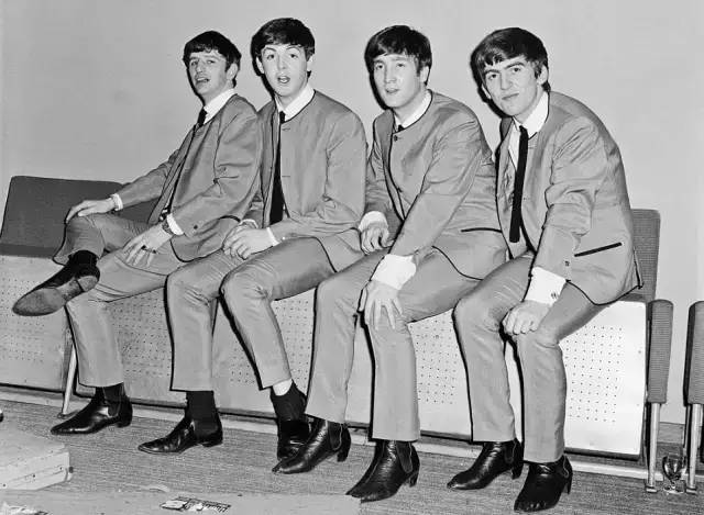 冬天米色短靴子搭配大全,冬天什么短靴好看又百搭