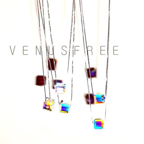 20岁女孩子戴什么首饰好,二十几岁女孩戴什么