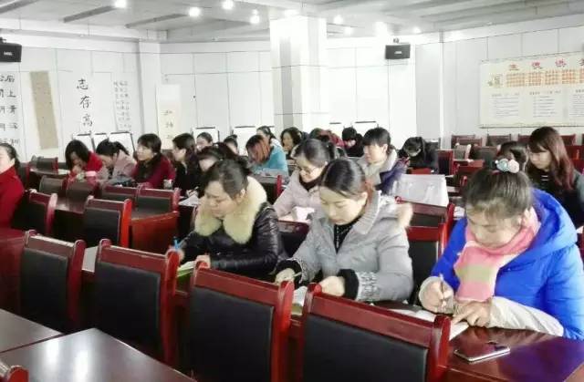 载知行万里辩声满校园