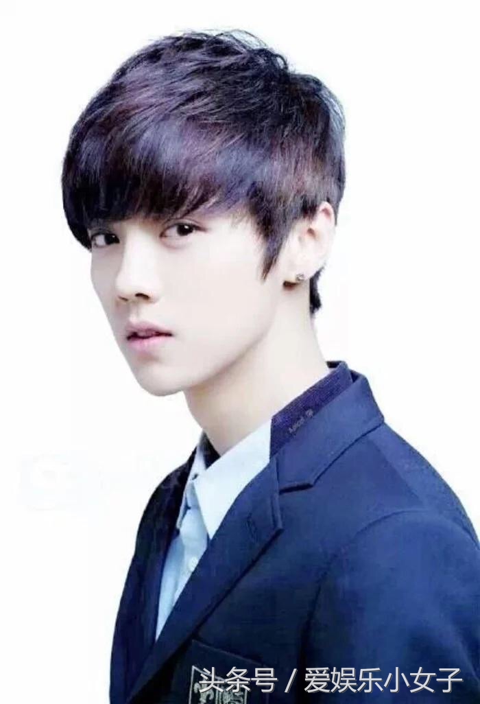 弹吉他弹钢琴的鹿晗真的帅的不行！