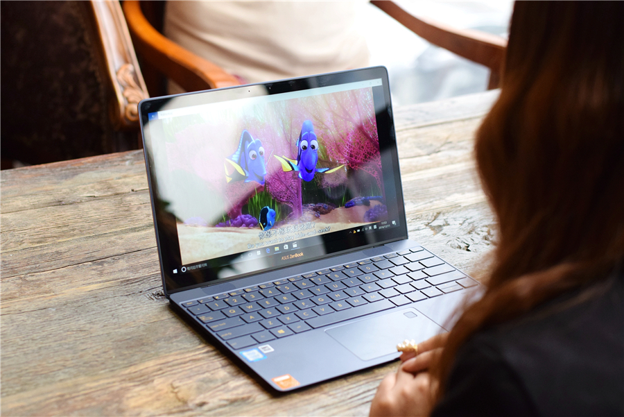 小米笔记本轻松拆机,比硬币还薄的小米笔记本开箱