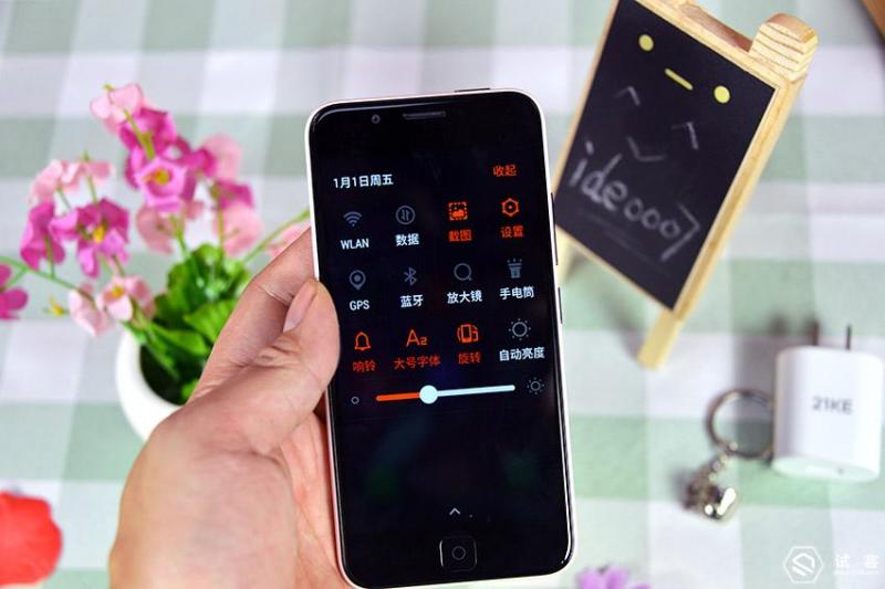 谁说“老人机”不时尚,21克手机给父母最温馨的时尚体验