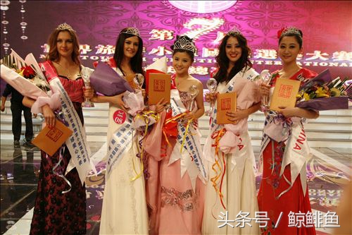 还记着她吗?曾出演《裸婚时代》,如今是足球队的美女董事长