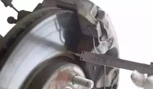 刹车盘生锈需要处理嘛,刹车盘生锈会出现什么现象