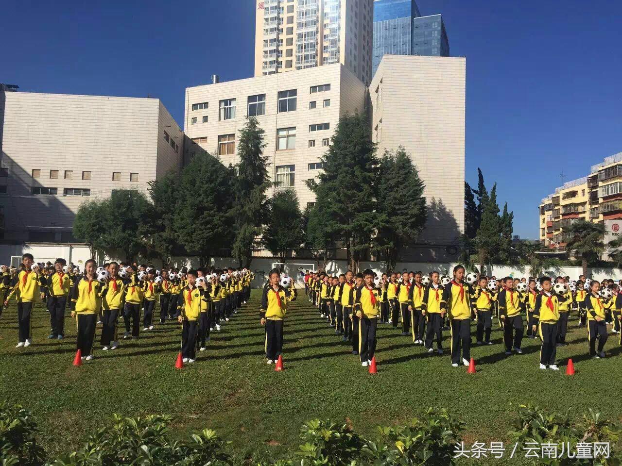 2016金果爱心公益诵读——华昌小学的足球健儿们来啦