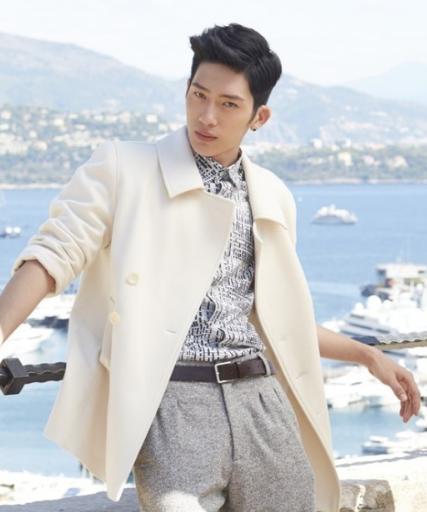 井柏然随性自然,井柏然帅气走步