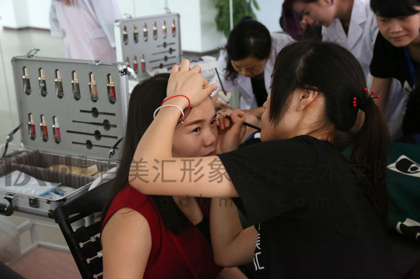 百美汇解惑--纹眉后颜色很淡是怎么回事？