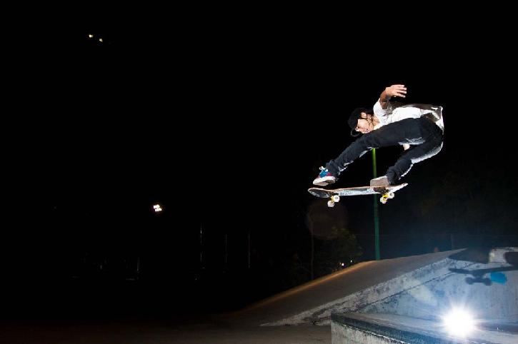 晚上必须耍酷，魔都滑板场地大搜罗！