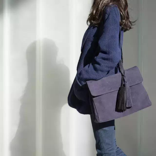 包治百病，我与时髦girl之间只差一枚“麂皮”包了！