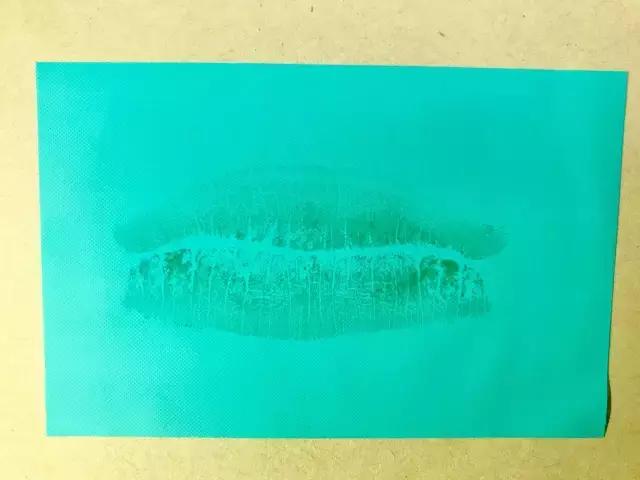 嫌用唇膏不够man的男人,注定吻不上心爱姑娘的唇