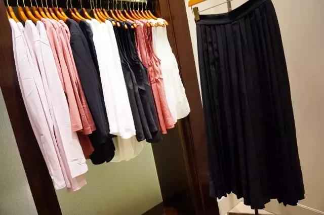 它帮你集齐快消品牌，一伙打折让你365天穿衣不重样