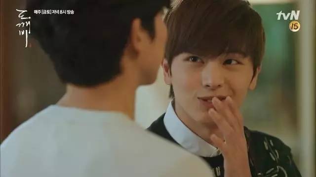 《鬼怪》开播，新老公已换！看单眼皮萝莉新娘如何扑倒鬼怪孔侑大叔！